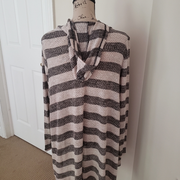 T/O Sweaters Medium Cardigan tan & black - Picture 4 of 7